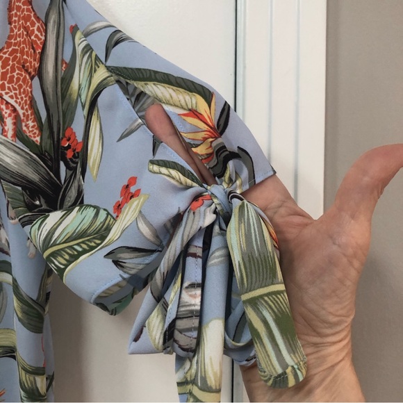 Ann Taylor flowy jungle floral print top size S oversized tie sleeve EUC - Picture 3 of 10